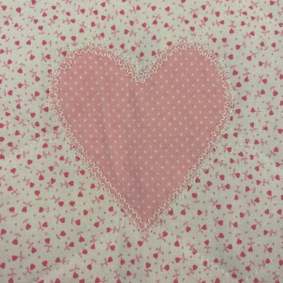 Handmade quilted laptop bag with zipper in pink polka dot and heart fabric - Picture 6 of 10